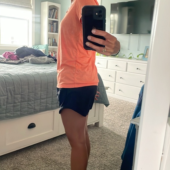 Under Armour athletic tee - Picture 2 of 2